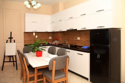 Kitchen or kitchenette, Dining area, stove