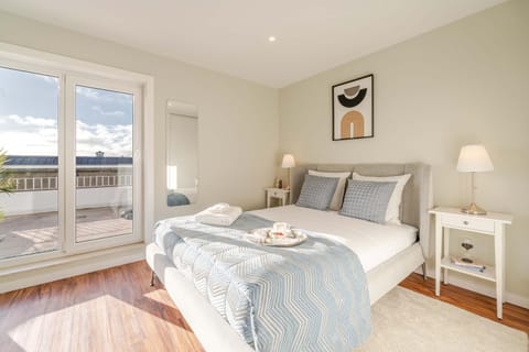 Bed, View (from property/room), Balcony/Terrace, Bedroom, towels