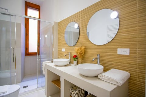 Shower, Toilet, Bathroom, Bath, towels