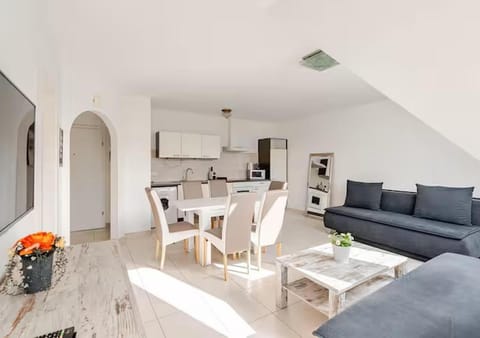 Living room, Seating area, Dining area, pet friendly