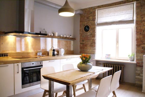 Kitchen or kitchenette, Living room, Dining area, Food