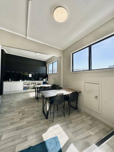 Kitchen or kitchenette, Seating area, kitchen