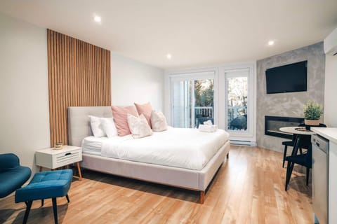 Bed, TV and multimedia, Photo of the whole room