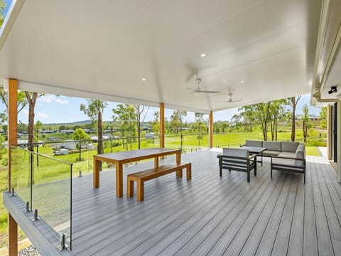 Natural landscape, Balcony/Terrace, Dining area, Garden view