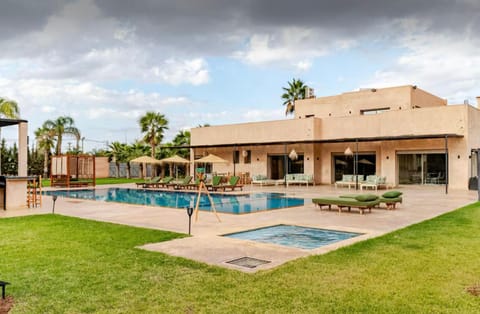 Garden view, Swimming pool, sunbed