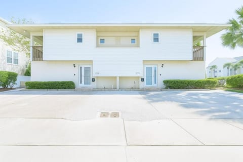Beachside Bliss - Neptune Nook Unit 2 House in Jacksonville Beach