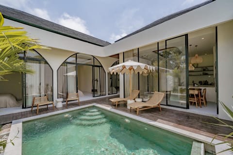 Property building, Natural landscape, Swimming pool, sunbed