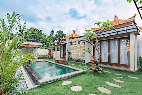 Property building, Garden, Pool view, Swimming pool