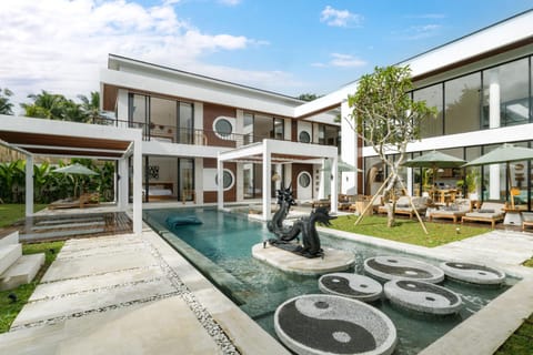 Property building, Day, Natural landscape, Garden, Garden view, Pool view, Swimming pool, sunbed