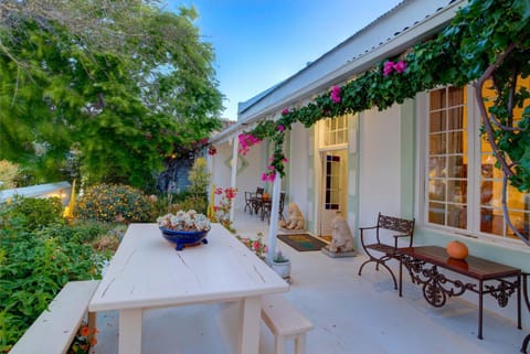 Facade/entrance, Decorative detail, Garden view