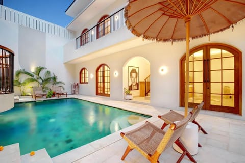 Seating area, Pool view, Swimming pool, sunbed