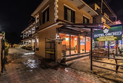 Property building, Night, Location