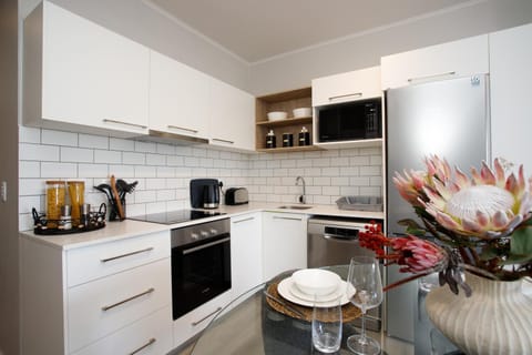 Dining area, kitchen