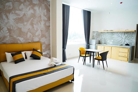 Kitchen or kitchenette, Seating area, Bedroom, kitchen