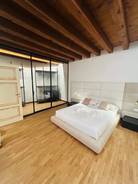 Bed, TV and multimedia, Photo of the whole room, Bedroom, wardrobe