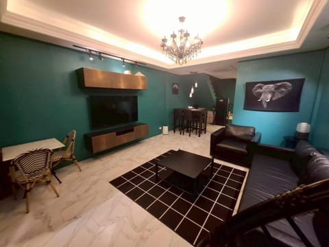 TV and multimedia, Living room, Seating area, Evening entertainment