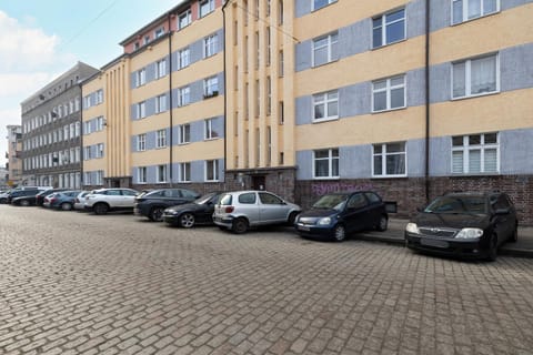 Property building, Neighbourhood, Location