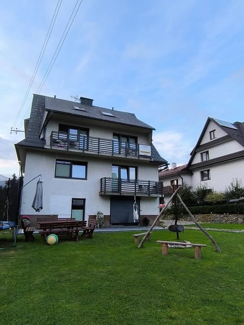 Property building, Spring, Day, Natural landscape, Garden, Garden view