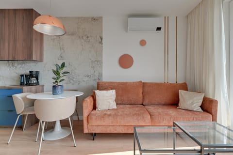 Kitchen or kitchenette, Seating area