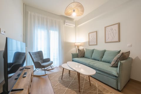 TV and multimedia, Living room, Seating area, air conditioner