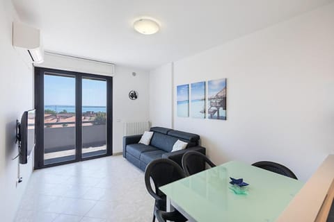 Garda SI lake view with pool Apartment in Desenzano del Garda