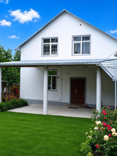 Property building, Spring, Day, Garden, Garden view