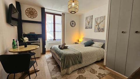 Photo of the whole room, Bedroom, heating