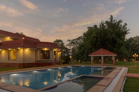 Property building, Garden, Garden view, Pool view, Swimming pool