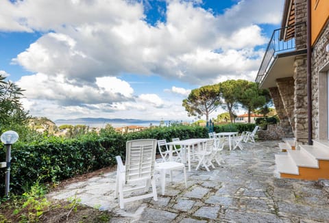 Natural landscape, Balcony/Terrace, Garden view