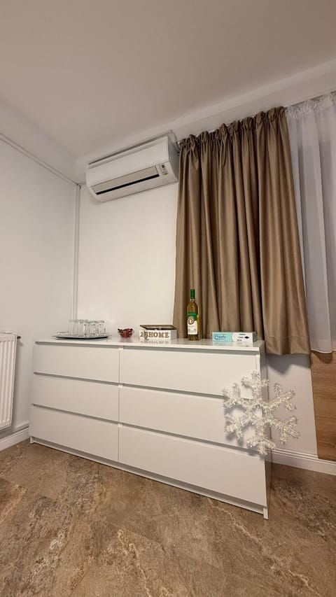 internet, air conditioner