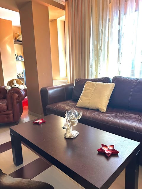 Communal lounge/ TV room, Living room, Evening entertainment, Family