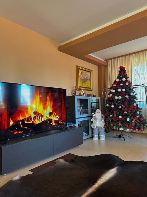 Communal lounge/ TV room, Living room, Family