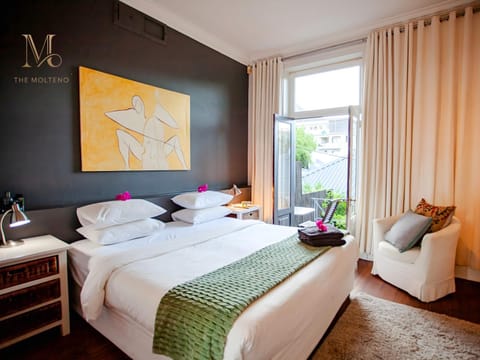 Property building, Bed, Photo of the whole room, Bedroom, Swimming pool, Breakfast, towels