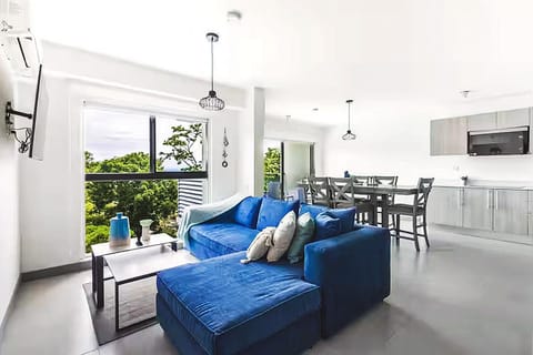 TV and multimedia, Balcony/Terrace, Living room, microwave