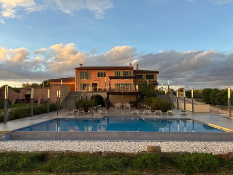 Property building, Day, Bird's eye view, Pool view, Swimming pool, sunbed