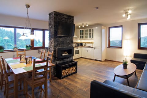 Spring, Day, Summer, Kitchen or kitchenette, Living room, Dining area