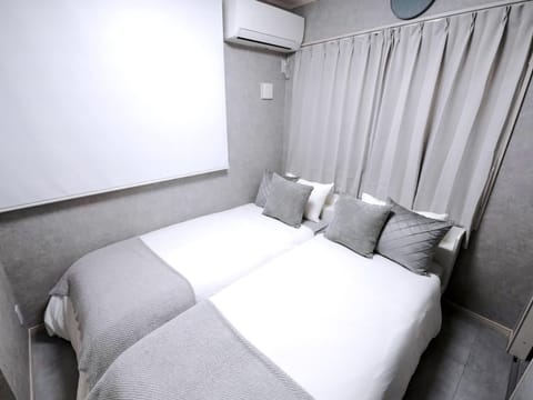 Bed, Photo of the whole room, Bedroom, air conditioner