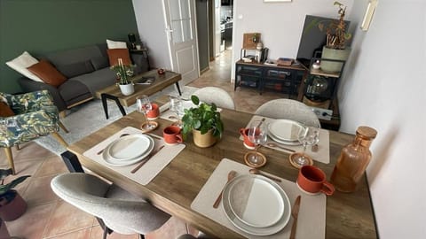 Living room, Seating area, Dining area