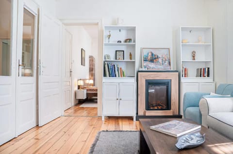 Bed, Photo of the whole room, Bedroom, fireplace, fireplace