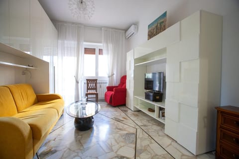 Communal lounge/ TV room, TV and multimedia, Living room