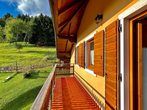 View (from property/room), Balcony/Terrace, Mountain view