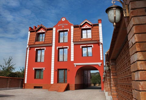 Property building, Facade/entrance, Day