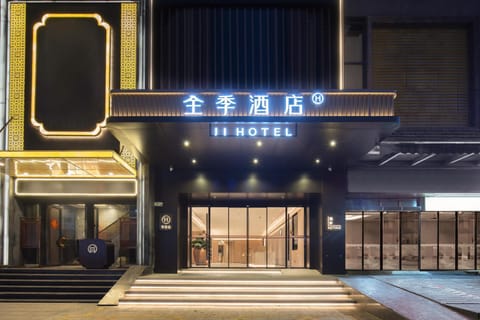 Property building, Facade/entrance, Night