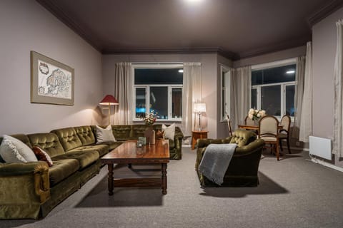 Living room, Seating area