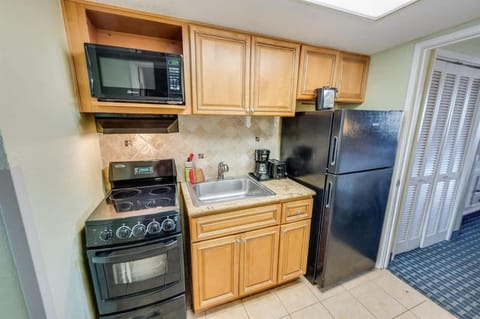 New 1BR Direct Oceanfront at Compass, Heated Pools House in Myrtle Beach