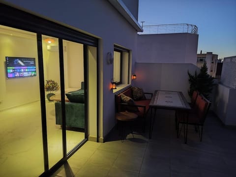 Night, Balcony/Terrace, Balcony/Terrace, Dining area