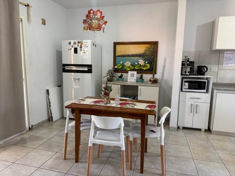 Kitchen or kitchenette, Dining area, microwave
