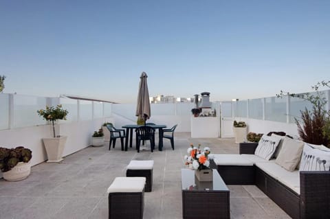 Property building, Balcony/Terrace, Living room