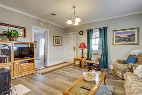 Boat, Fish and Relax Home Near Lake Cherokee House in Cherokee Reservoir