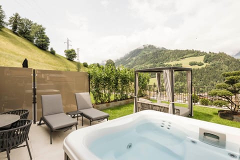 Hot Tub, Mountain view